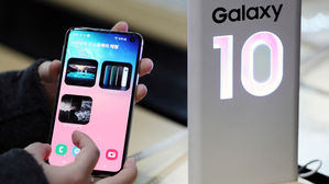 갤럭시S10 5G 국내 전파인증 통과&hellip;"4월 초 출시 목표"