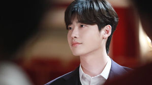 [SBS Star] Lee Jong Suk Starts His Alternative Service Today