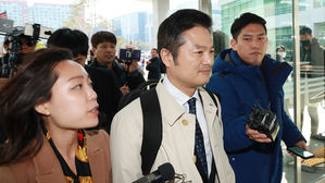 김태우, 검찰서 고발인 조사&hellip;"바닥 구르면서라도 싸울 것"