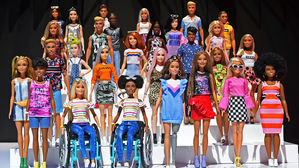 '바비인형' 환갑 맞았다&hellip;드레스 벗고 래퍼&middot;엔지니어로 '진화'