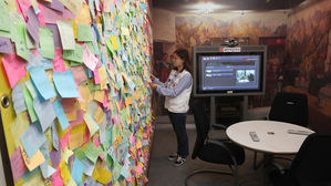 통일부 "화상 상봉 장비, 美 독자 제재 문제도 협의 중"