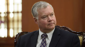 "스티븐 비건 대북 특별대표를 대통령 특사로 격상하자" 제언