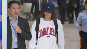 [풀영상] '성관계 몰카 의혹' 정준영 귀국&hellip;모자 눌러쓰고 '묵묵부답'