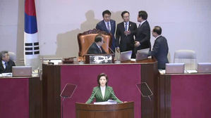 "김정은 수석대변인" 나경원 발언에 난장판 된 국회