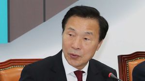 손학규 "무능하고 무책임하고 자기 정치에 바쁜 조국 물러나야"