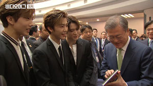 말레이시아를 뒤흔든 NCT DREAM과 이를 지켜보는 문재인 대통령 내외