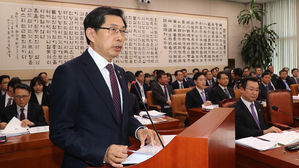 박상기 "검찰, 수사&middot;기소 같이하는 것은 원칙적으로 문제있다"