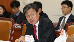 윤상직 "조동호 후보자 장인, 부동산투기 의혹"&hellip;조 "투기 아냐"