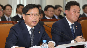 조해주, 국회 첫 출석&hellip;"文 캠프 활동한 사실 없다"