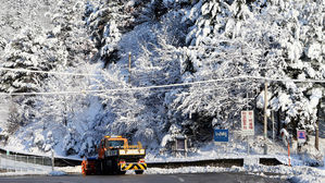 강원 산지&middot;경북 북동 산지 대설경보&hellip;오전에 비 그친뒤 쌀쌀
