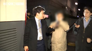 총경 간부, 도망치듯 귀가&hellip;"승리 동업자와 친분 인정"