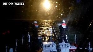 44t급 예인선 삼킨 '집채 파도'&hellip;현재 2명 사망&middot;1명 실종