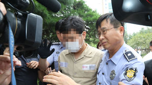 '청담동 주식부자' 이희진 부모 피살&hellip;용의자 1명 검거&middot;3명 추적