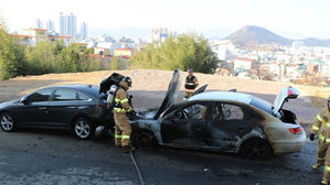 차량 추돌 후 화재&hellip;만취해 잠든 운전자, 주민들 손에 구조