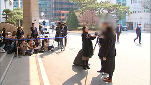 [풀영상] '버닝썬 사태 발단' 폭행 신고자 경찰 출석 "국민께 알려야 한다"