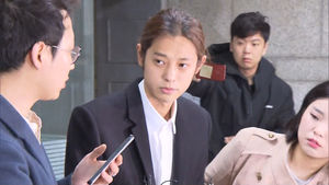[영상] 정준영 "피해자에게 죄송"&hellip;입장문 읽으며 울먹