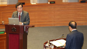 경제정책 공방…野 "경포대 시즌 2" 與 "혹세무민 말라"