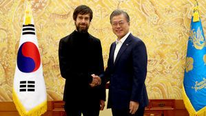 문 대통령, 트위터 CEO 접견&hellip;"소통은 가장 필요한 리더십"