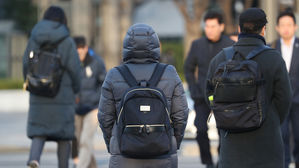 "봄인가 했더니 겨울로 역주행"&hellip;꽃샘추위에 전국이 '꽁꽁'