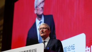 중국 간 팀 쿡 애플 CEO "중국 경제 개방 계속해야"