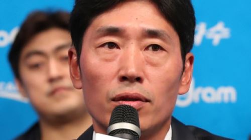 프로배구 삼성화재, 신진식 감독과 1년 계약 연장