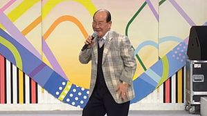[스브스타] 무대 뒤집어 놓은 77살 흥부자&hellip;'미쳤어' 할아버지 화제