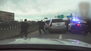 "출근 늦어서" 美서 경찰차까지 들이받고 '난폭 운전'