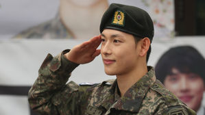 [SBS Star] Yim Siwan Returns from Military Service; Asks Fans to Look Forward to His New Drama