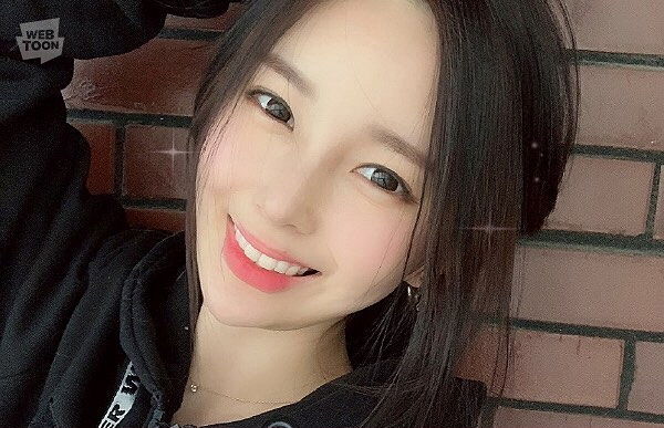 '여신강림' 웹툰 작가 야옹이 실물 공개…누리꾼 '진짜 여신이었다