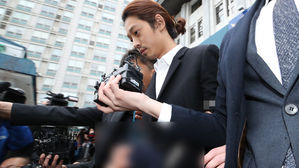 [영상] '불법 영상 촬영&middot;유포' 정준영 송치&hellip;질문엔 묵묵부답