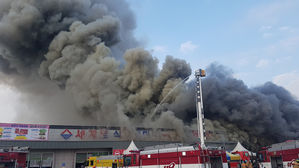 [제보] 인천 학익동 마트 화재 순간 신고만 10건&hellip;연기 치솟아