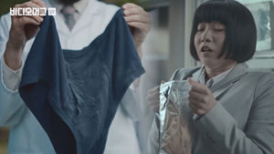 백인 남성 속옷에서 찾아낸 '봄의 향기(?)'&hellip;독일 기업 '논란의' 광고 살펴보니