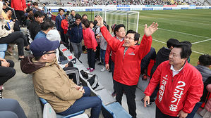 '경남FC 2천만원 징계' 한국당 "송구"&hellip;여야 4당 "한국당이 내라"