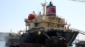 외교부 "불법환적 억류 韓 선박 처리, 美&middot;안보리와 협의 중"