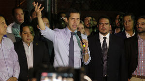 베네수엘라 과이도, 국회 진입해 의장 취임선서