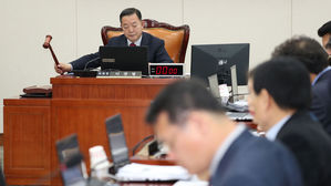 국회 교육위, '日 초등교과서 검정 시정 촉구 결의안' 채택