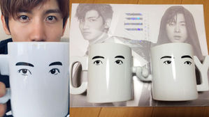 [SBS Star] Max Changmin Spotted Using One of TVXQ!'s Bizarre Official Merchandise