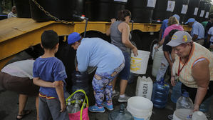 '냄새나는 물이라도'&hellip;정전에 단수까지 베네수엘라 주민 아우성