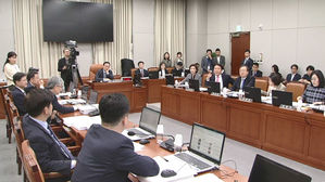 불길 번지는데 "靑 실장 못 가"&hellip;나경원 "심각성 몰랐다"