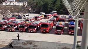 강원으로 내달린 전국 소방차들&hellip;일사불란 지휘 비결은?