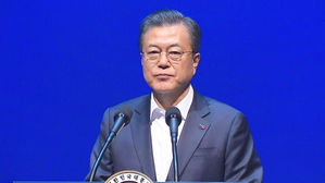 文 "우리 경제 새로운 기회…세계 최고 5G 생태계 만들 것"