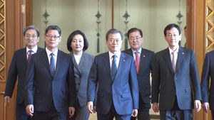 [풀영상] '신임장관 임명' 문 대통령 "험난한 청문회 겪은 만큼 능력 보여달라"