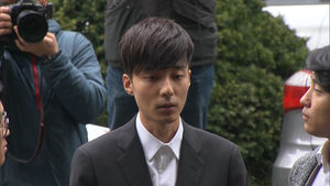 [영상] '음란물 유포 혐의' 로이킴 경찰 출석 "죄송합니다"