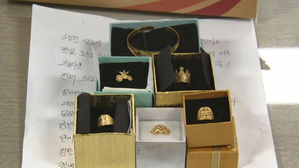 "힘내세요" 손편지와 아기 돌 반지&hellip;전국서 쏟아진 온정