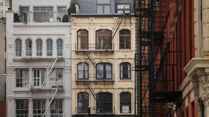 세계 중산층 살림살이 어려워졌다…"소득이 집값 못 쫓아가"