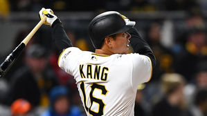 '킹캉' 강정호, 2경기 만에 멀티출루&hellip;시즌 타율 0.143