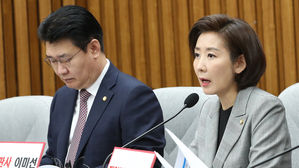 나경원 "뜬구름 잡는 정체불명의 한미정상회담&hellip;미국 왜 갔나"