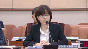 與 "이미선 주식거래 문제없다" vs 野 2당 "이해 충돌&middot;부당 거래"