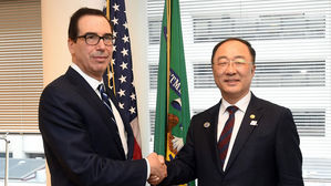 홍남기, 므누신 美재무에 "한국차 관세 부과 제외해달라" 요청