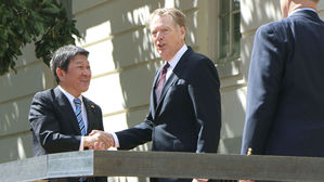 미&middot;일 무역 협상 첫날 회의 종료&hellip;교섭 범위 등 탐색전